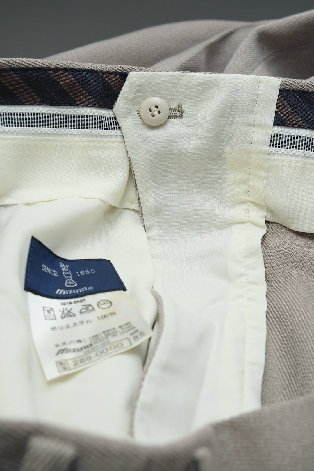 Greige Polyester Slacks W33 L35 (Mizuno / c.1990s–2000s)